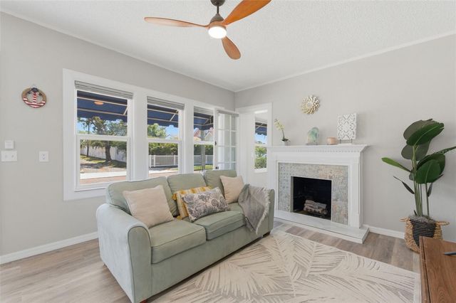 410 W LEMON STREET, Tarpon Springs, FL 34689