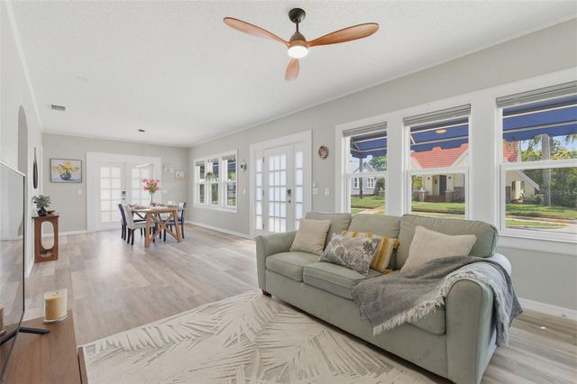 410 W LEMON STREET, Tarpon Springs, FL 34689