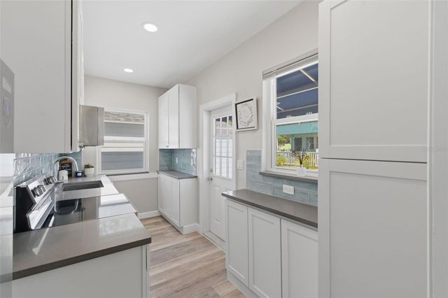 410 W LEMON STREET, Tarpon Springs, FL 34689