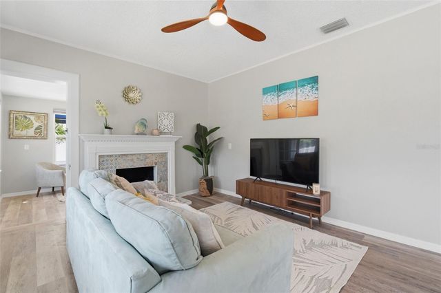 410 W LEMON STREET, Tarpon Springs, FL 34689