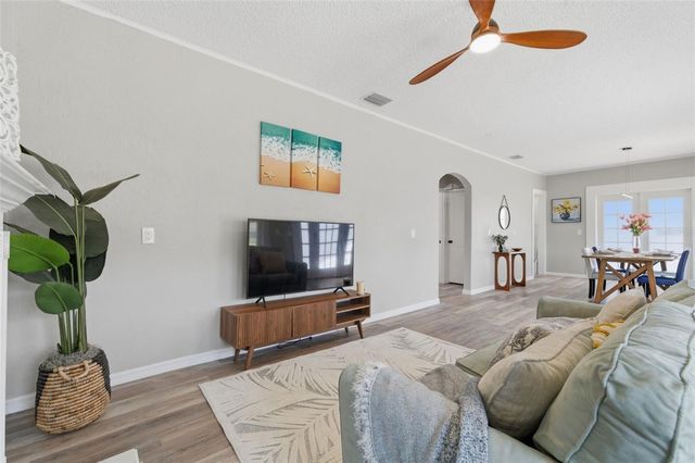 410 W LEMON STREET, Tarpon Springs, FL 34689