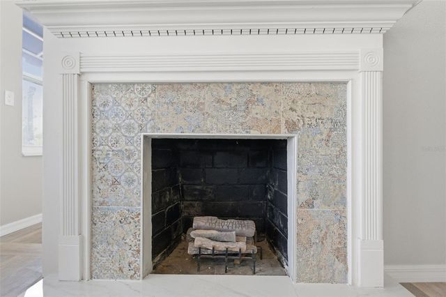 410 W LEMON STREET, Tarpon Springs, FL 34689