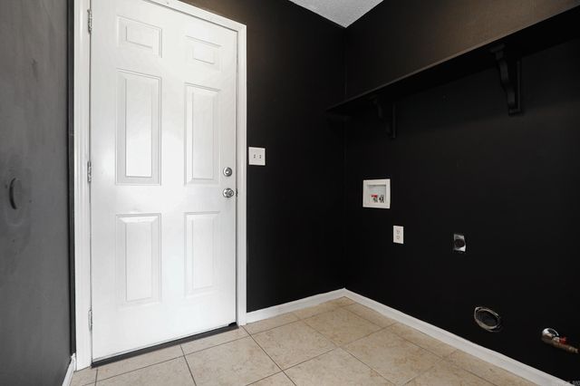 202 Hunters Run Dr, Haskell, AR 72015