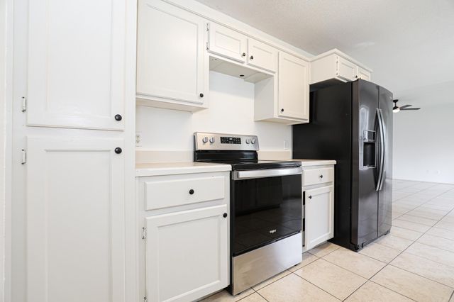 202 Hunters Run Dr, Haskell, AR 72015