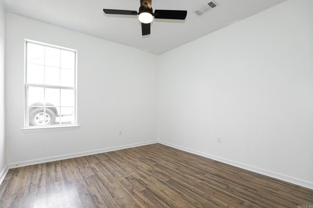 202 Hunters Run Dr, Haskell, AR 72015