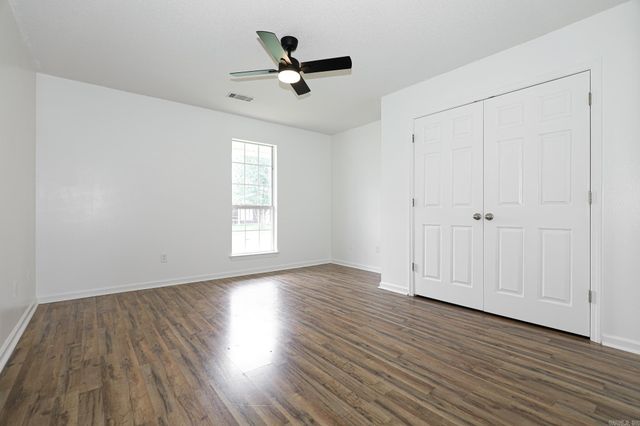 202 Hunters Run Dr, Haskell, AR 72015