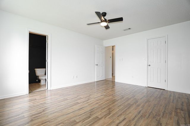 202 Hunters Run Dr, Haskell, AR 72015