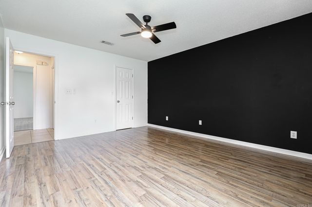 202 Hunters Run Dr, Haskell, AR 72015