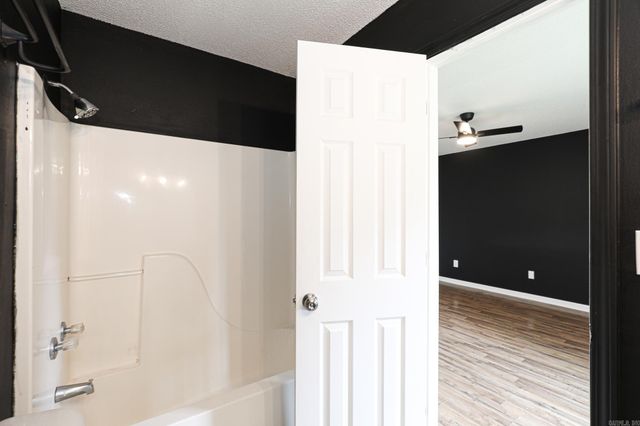 202 Hunters Run Dr, Haskell, AR 72015