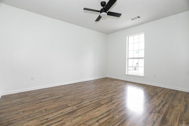 202 Hunters Run Dr, Haskell, AR 72015