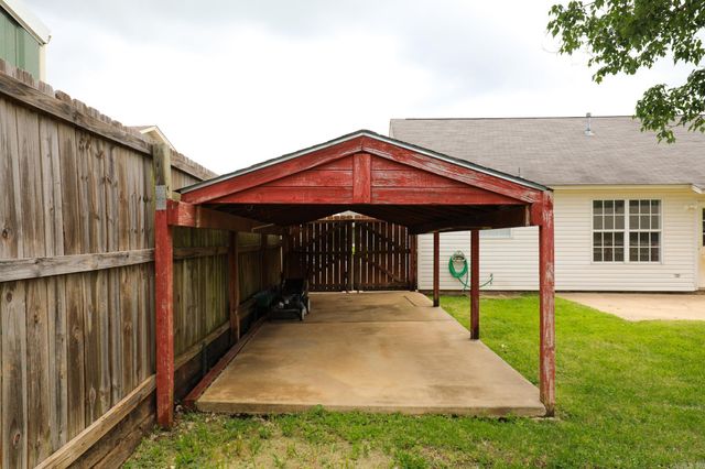 202 Hunters Run Dr, Haskell, AR 72015