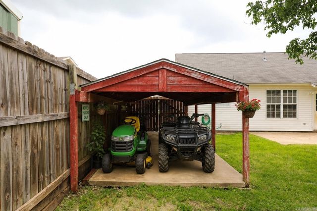 202 Hunters Run Dr, Haskell, AR 72015