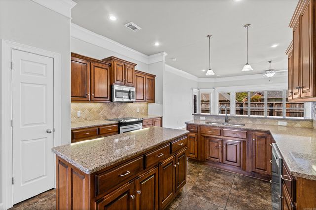 7 TM Fly Way, North Little Rock, AR 72113