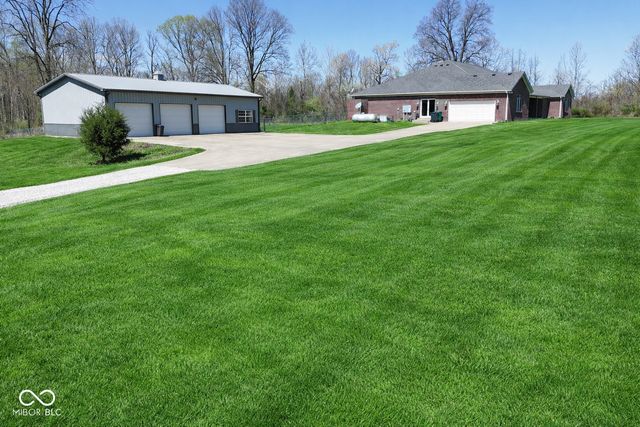 4244 Flake Road, Martinsville, IN 46151