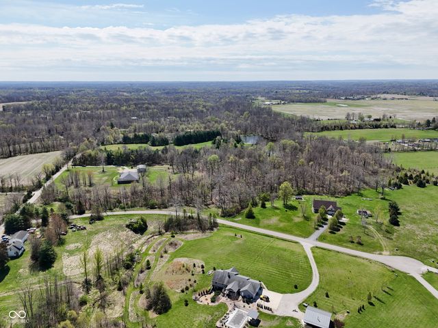 4244 Flake Road, Martinsville, IN 46151