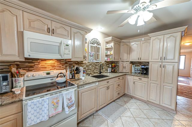 12 Blue Point Road E 12, Holtsville, NY 11742