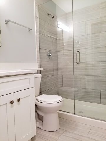 5240 N Winthrop Avenue 203, Chicago, IL 60640