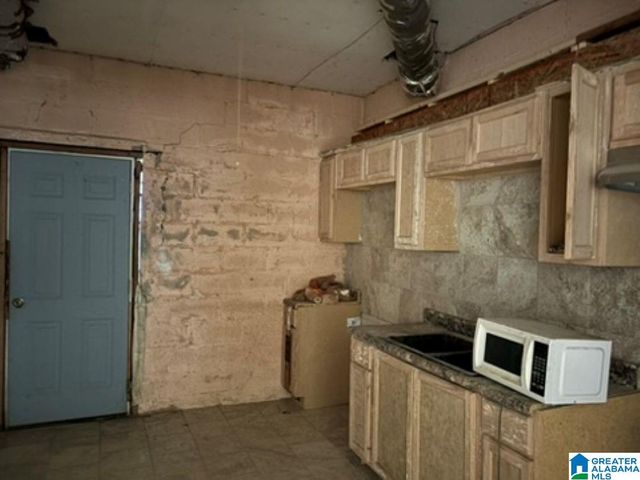 64 3RD STREET NE, Graysville, AL 35073