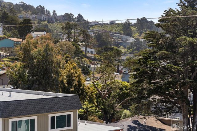 377 Beaumont Boulevard, Pacifica, CA 94044