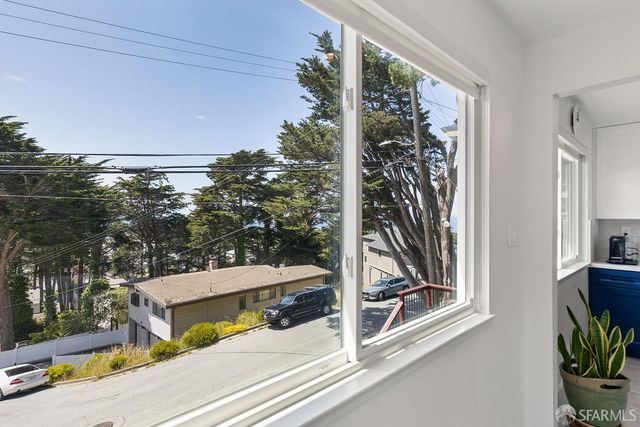 377 Beaumont Boulevard, Pacifica, CA 94044
