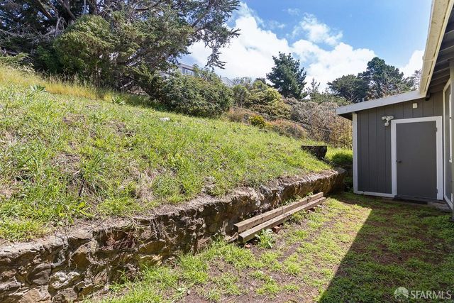 377 Beaumont Boulevard, Pacifica, CA 94044