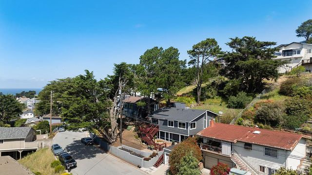 377 Beaumont Boulevard, Pacifica, CA 94044