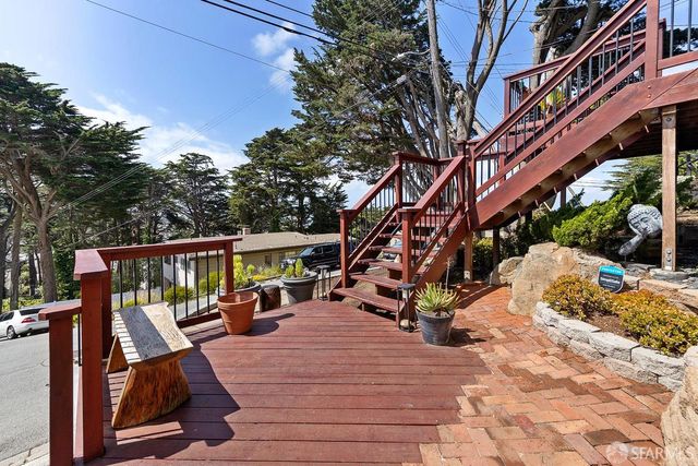 377 Beaumont Boulevard, Pacifica, CA 94044