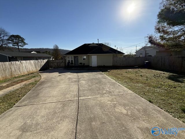 207 Victory Lane NE, Huntsville, AL 35811