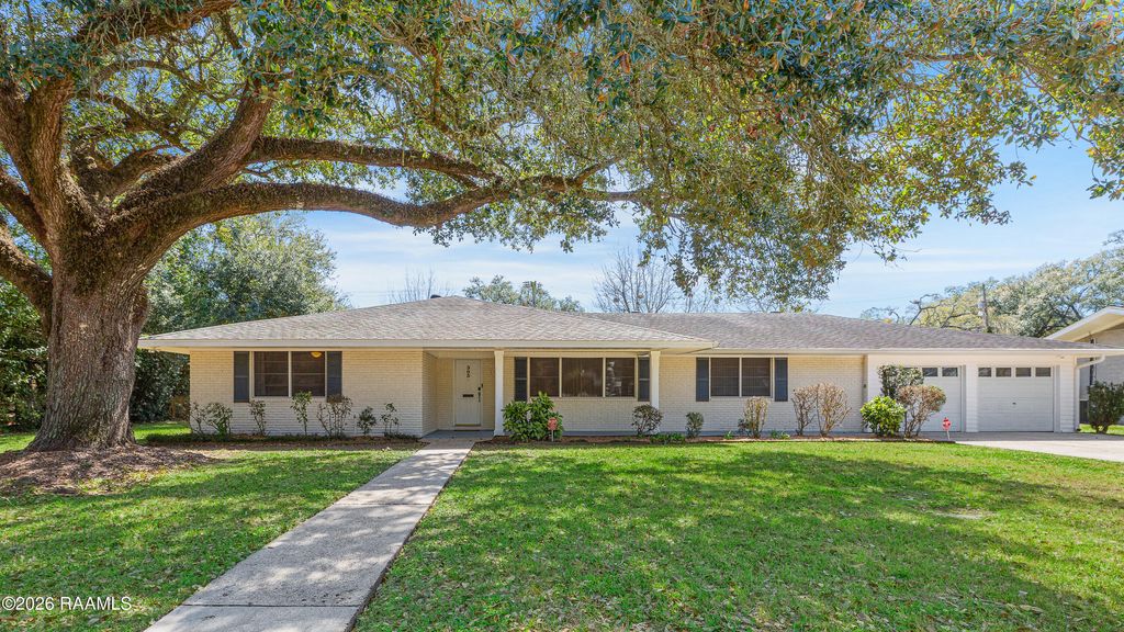 303 Edgewater Drive, New Iberia, LA 70563