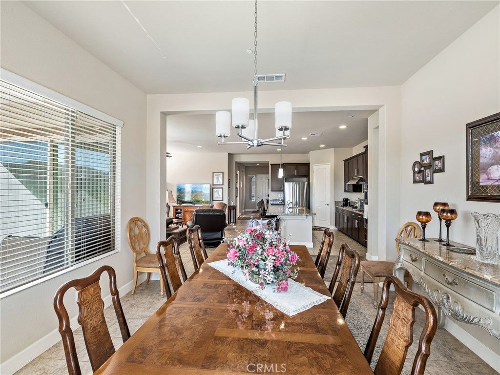 Image 17 of property listing at 10549 Green Valley Road, Apple Valley, CA 92308