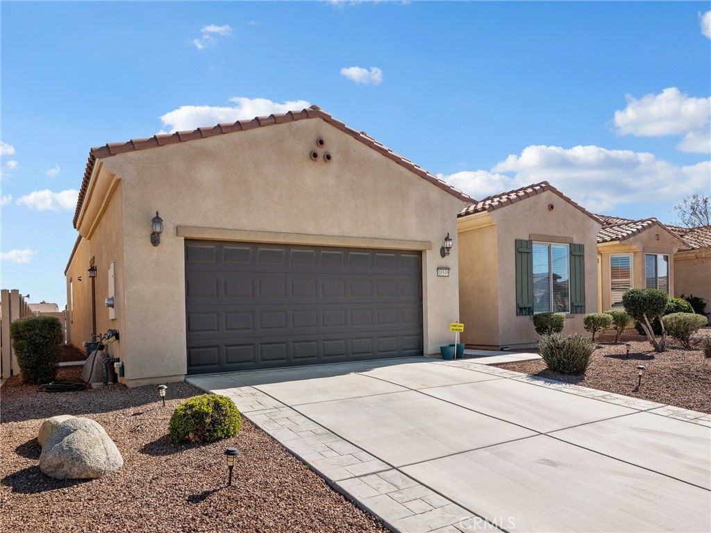 Image 2 of property listing at 10549 Green Valley Road, Apple Valley, CA 92308