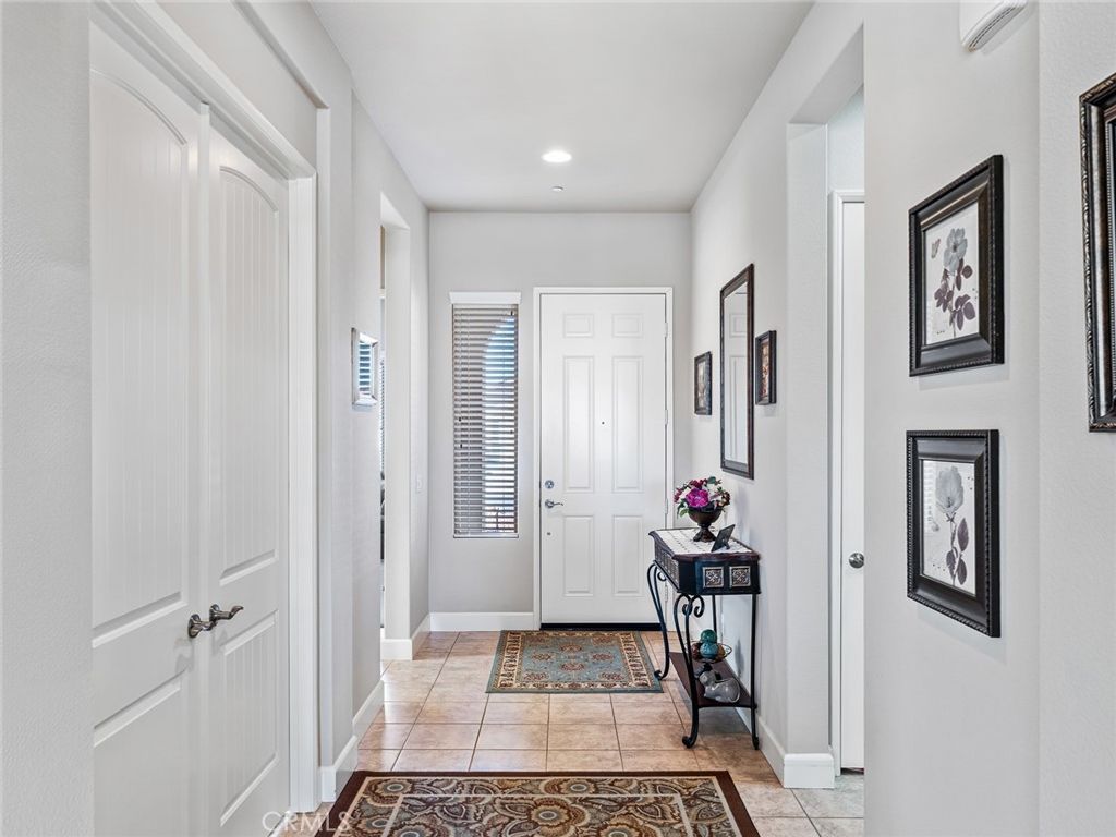 Image 5 of property listing at 10549 Green Valley Road, Apple Valley, CA 92308