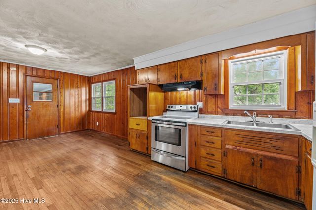 607 Pinetree Drive, New Bern, NC 28562