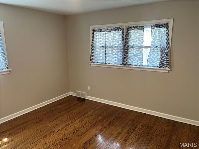 270 W Saint Anthony Lane, Florissant, MO 63031
