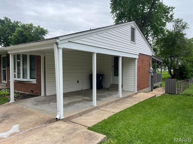 270 W Saint Anthony Lane, Florissant, MO 63031