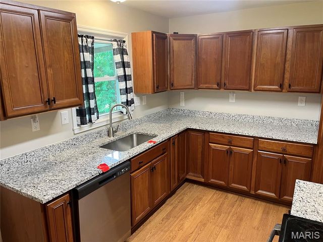 270 W Saint Anthony Lane, Florissant, MO 63031