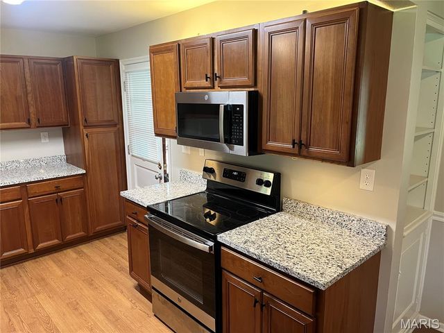 270 W Saint Anthony Lane, Florissant, MO 63031