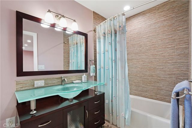 17147 Vintage, Northridge, CA 91325