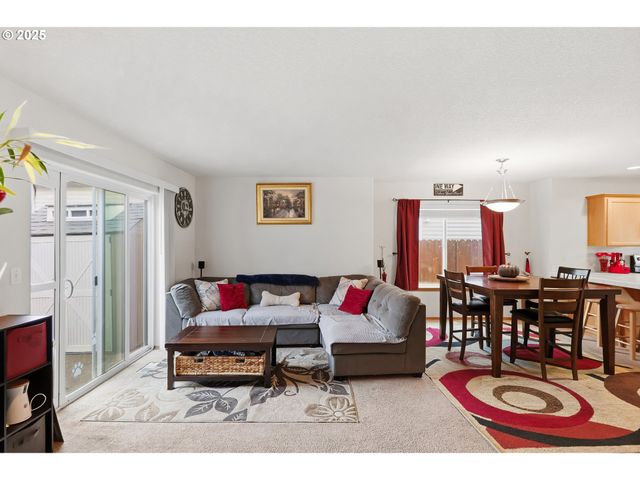 821 E HENRY Rd, Newberg, OR 97132