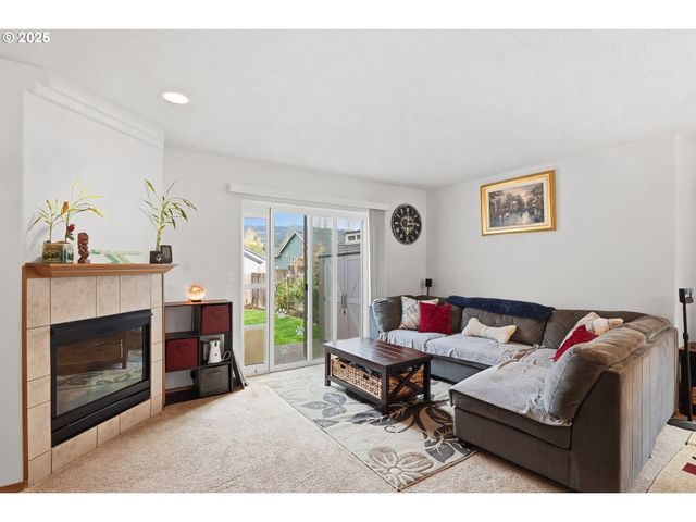 821 E HENRY Rd, Newberg, OR 97132