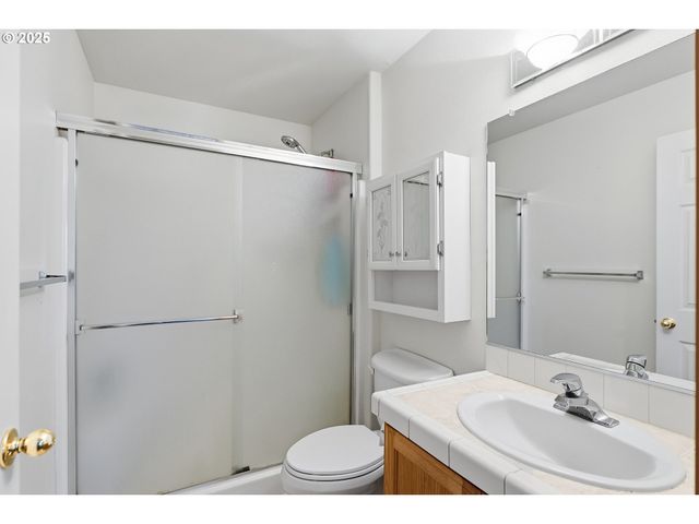 821 E HENRY Rd, Newberg, OR 97132