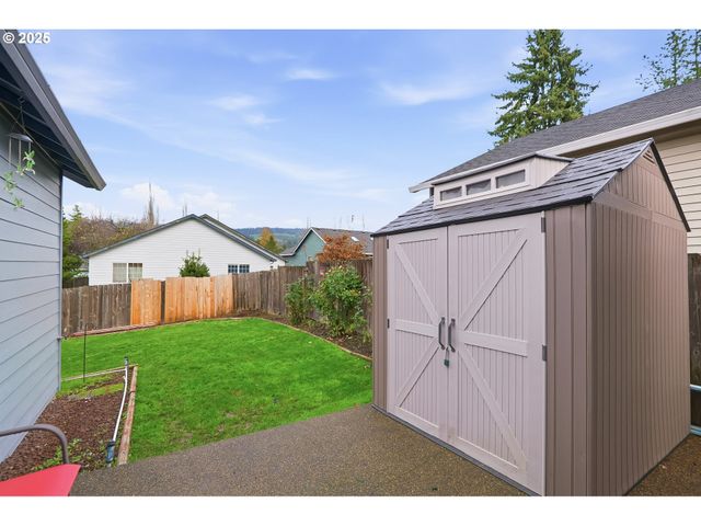 821 E HENRY Rd, Newberg, OR 97132