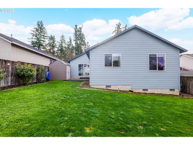 821 E HENRY Rd, Newberg, OR 97132