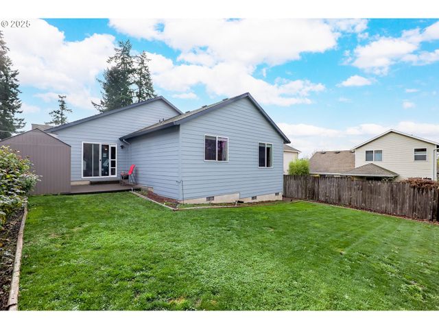 821 E HENRY Rd, Newberg, OR 97132