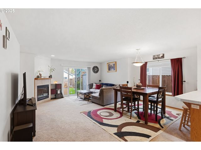 821 E HENRY Rd, Newberg, OR 97132