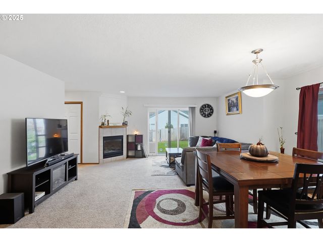 821 E HENRY Rd, Newberg, OR 97132