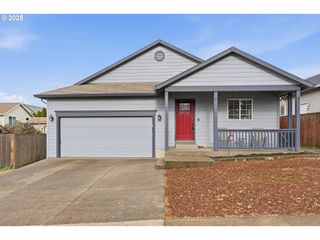 821 E HENRY Rd, Newberg, OR 97132