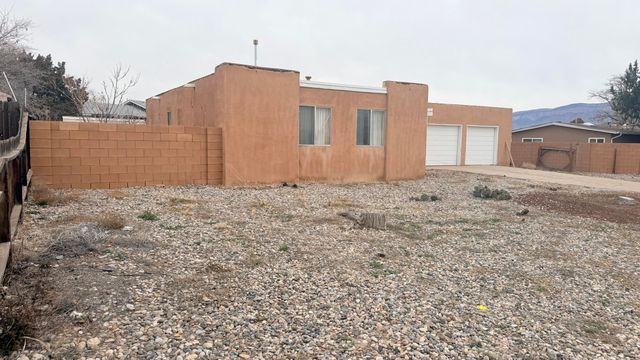 4705 Palmas Altas Drive SE, Rio Rancho, NM 87124