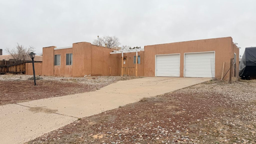 4705 Palmas Altas Drive SE, Rio Rancho, NM 87124