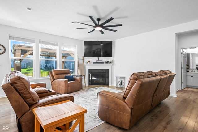 647 Bluestem Circle, New Whiteland, IN 46184